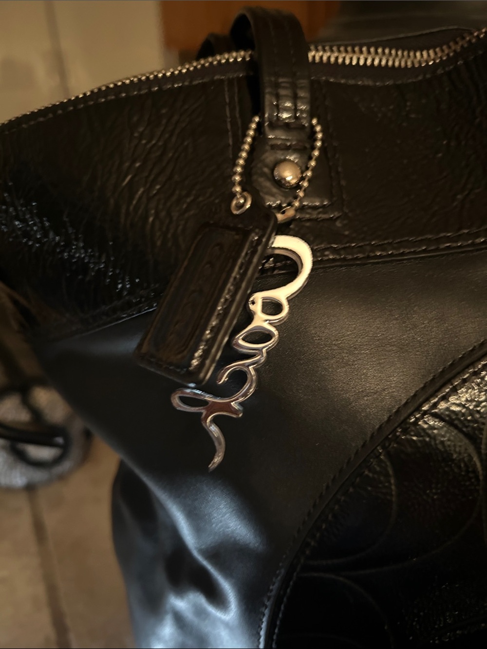 Coach Black Leather Embossed Circle Tote With Matching Wallet and Coin Purse. - Picture 3 of 16
